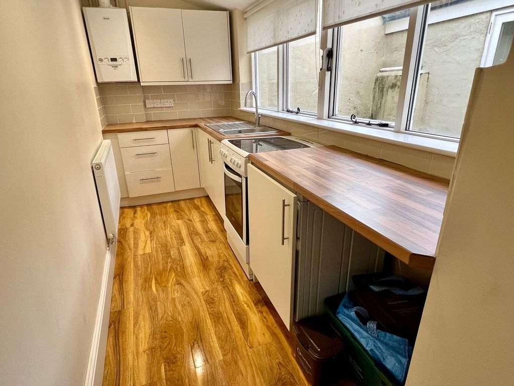 Property photo 3 of 14 Kitchen