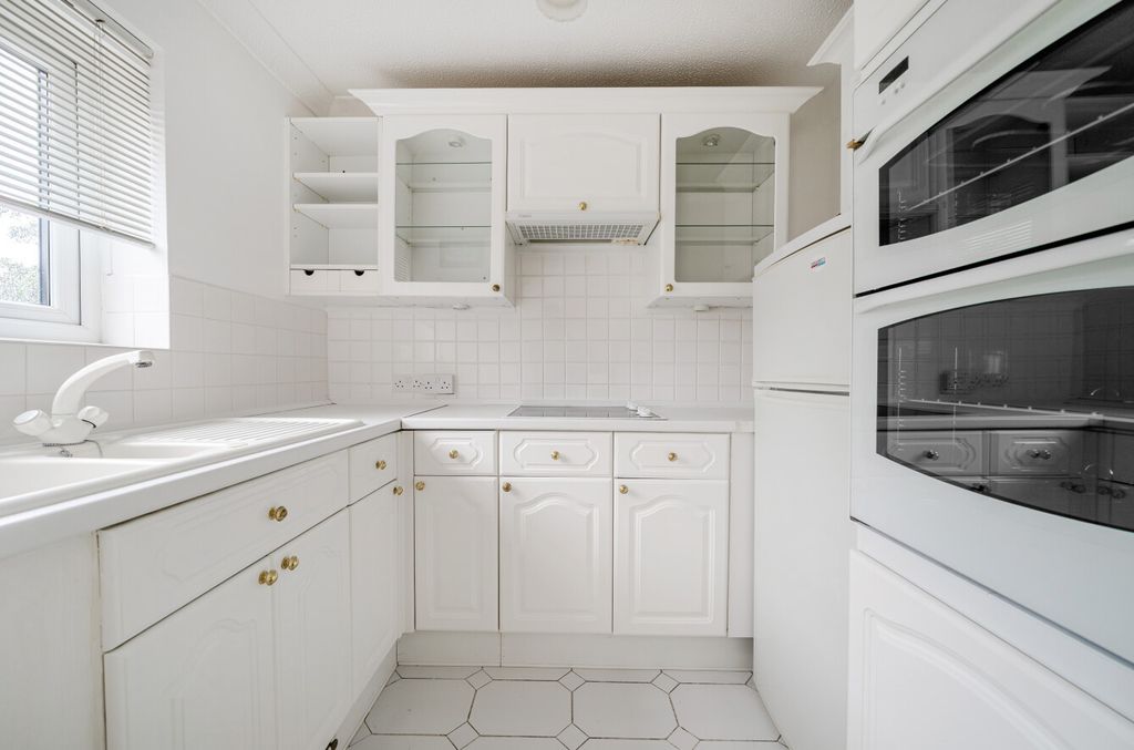 Property photo 2 of 10 1303857-12-683Ec7...