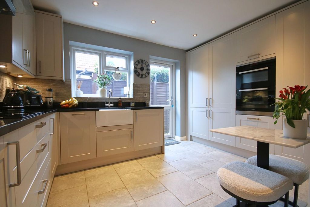 Property photo 3 of 21 Kitch1 (33).Jpg