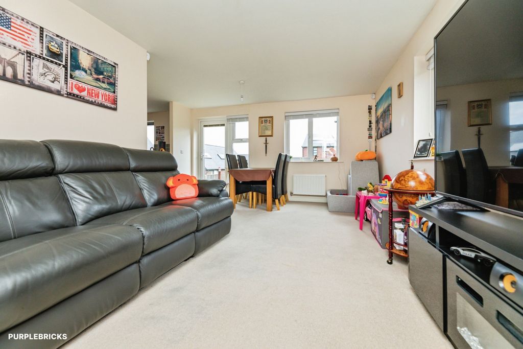 Property photo 2 of 25