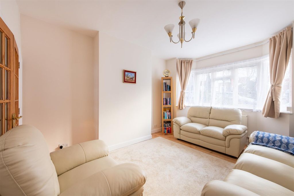 Property photo 3 of 16 Chase Way 3.Jpg