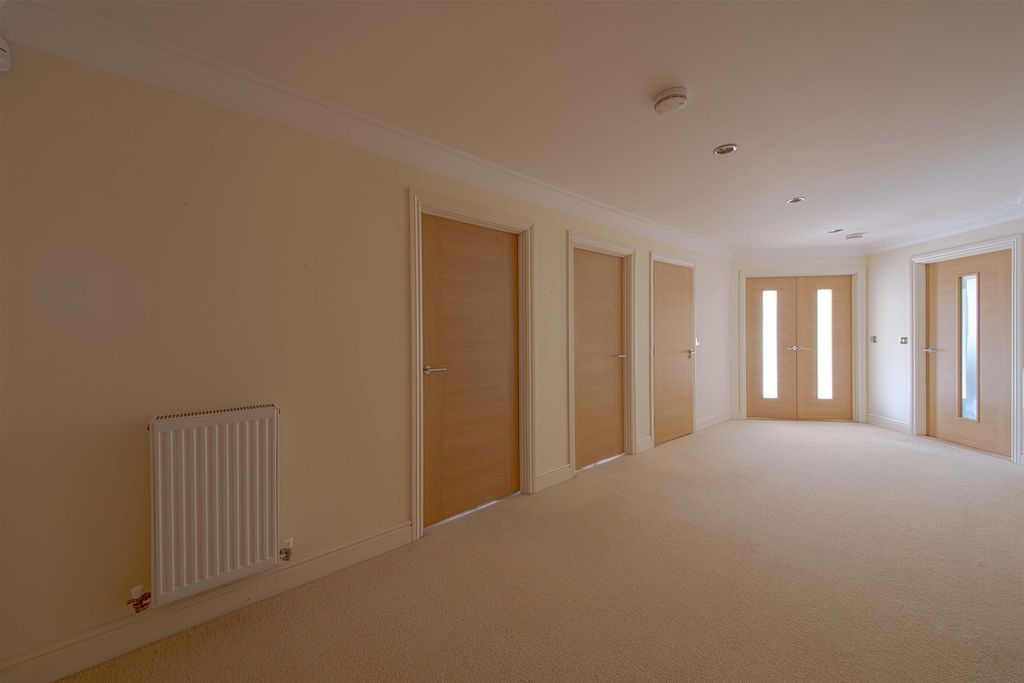 Property photo 2 of 35