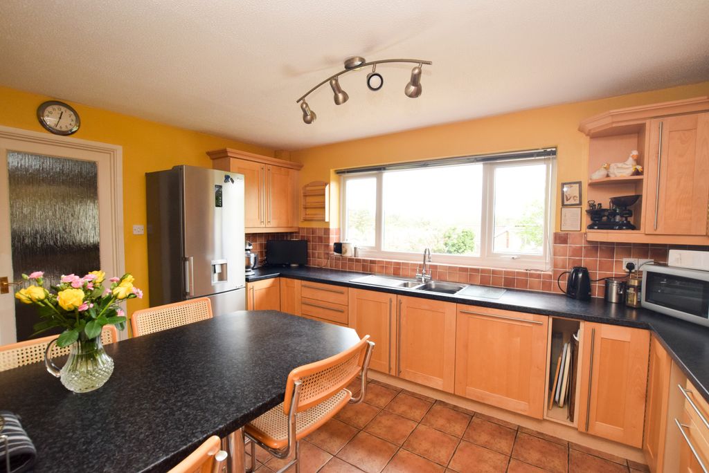Property photo 3 of 25