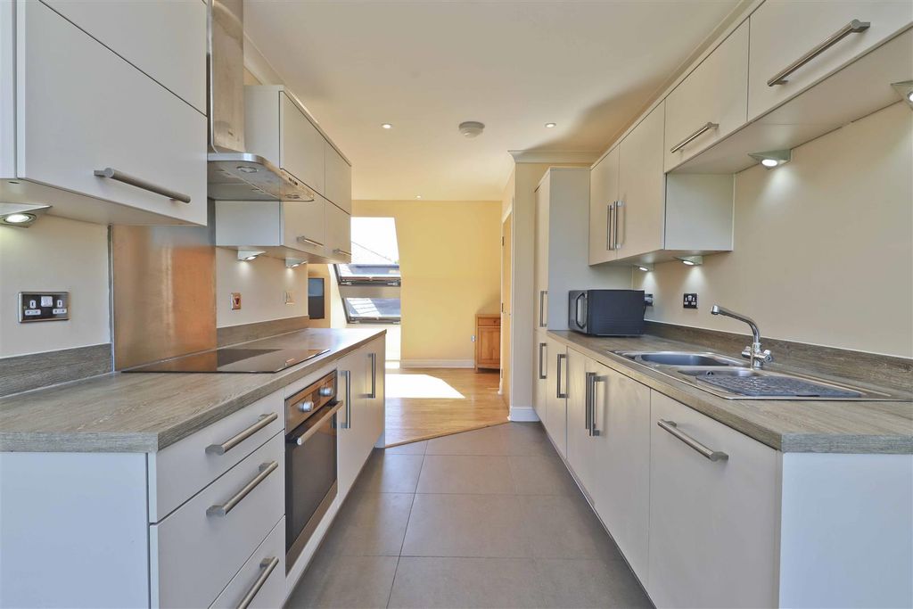 Property photo 3 of 14 Kitchrn