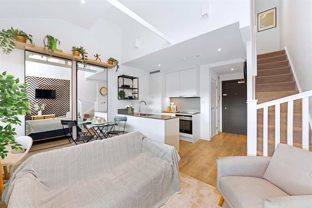 Property photo 3 of 15 Kitchen/Reception Room