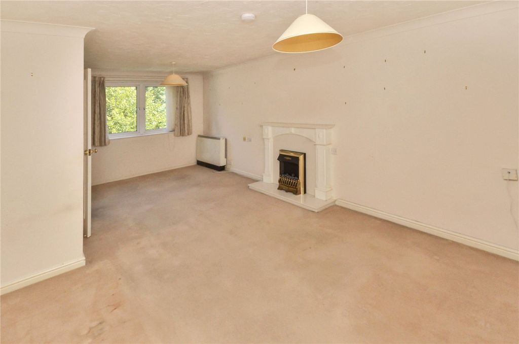 Property photo 2 of 10 Lounge/Dining Room