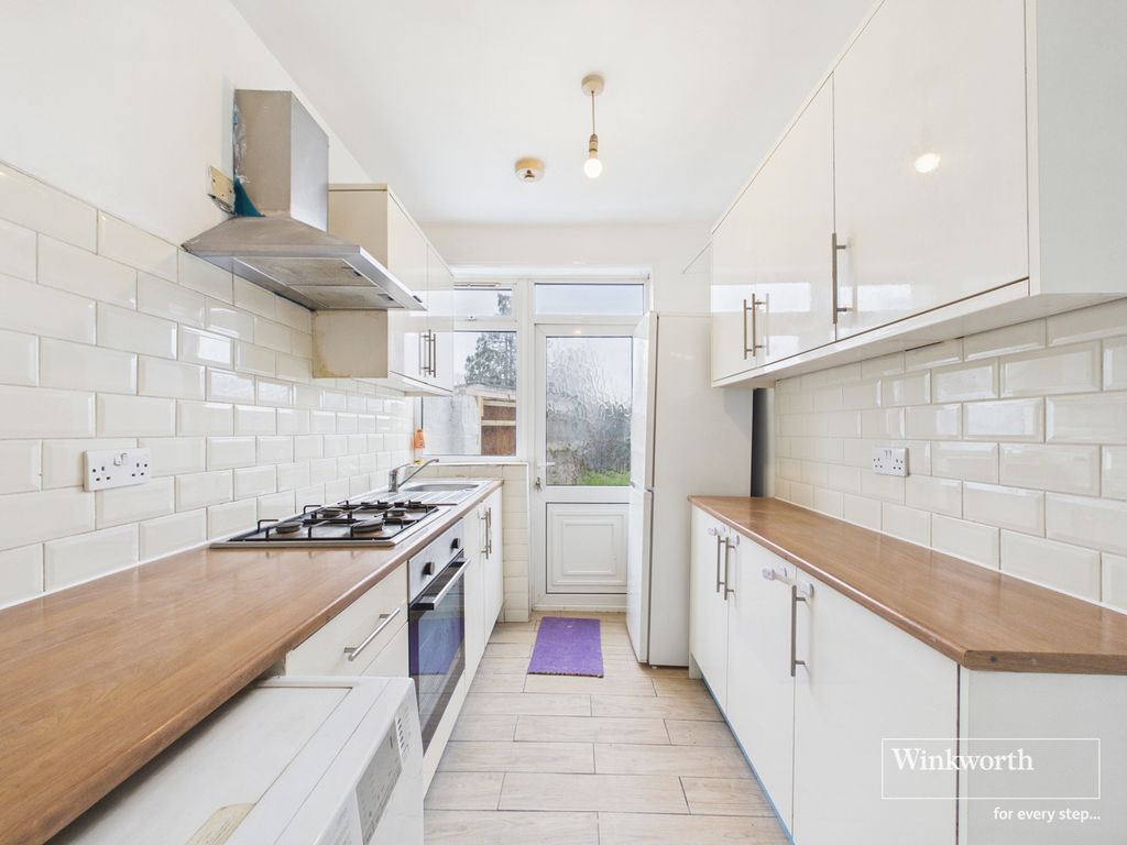 Property photo 2 of 10 Kitchen