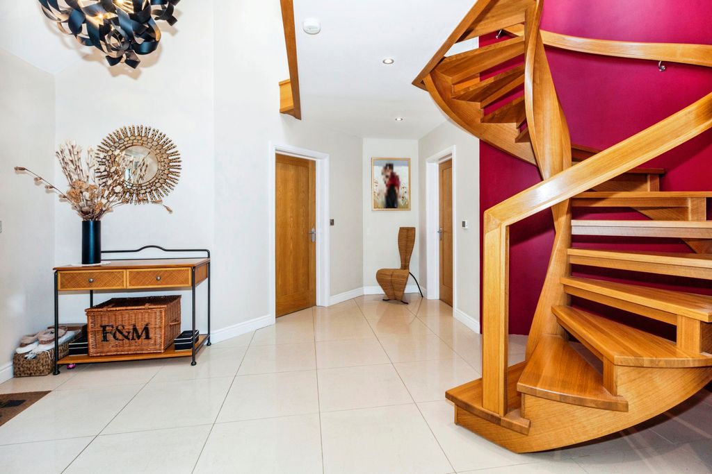 Property photo 3 of 23 Hallway