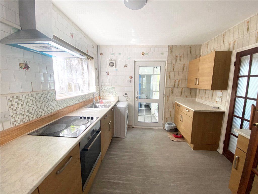 Property photo 2 of 9 Kitchen
