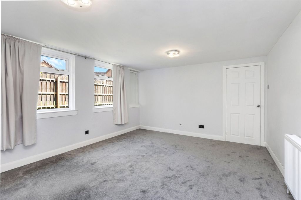 Property photo 3 of 16 Picture No. 05
