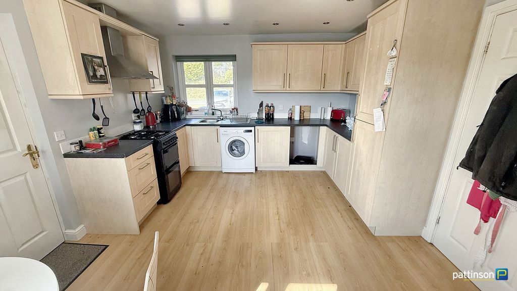 Property photo 3 of 18
