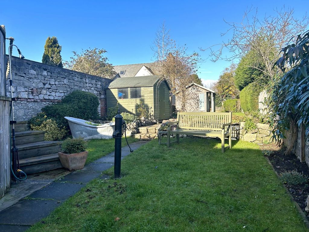 Property photo 2 of 21