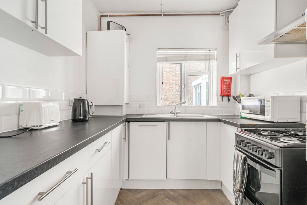 Property photo 2 of 18 Kitchen