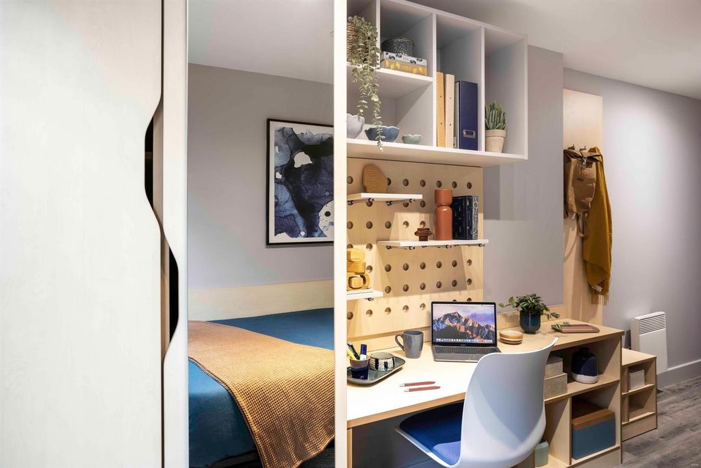 Property photo 2 of 11