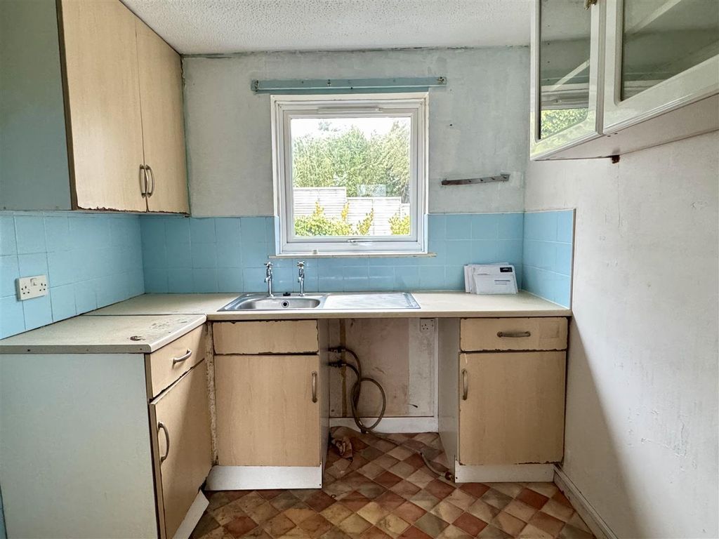 Property photo 3 of 15 Kitchen