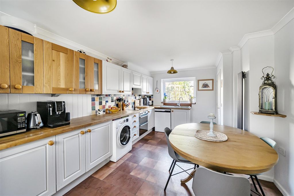 Property photo 3 of 17 1424839-17-69B19A12d211E.Jpg