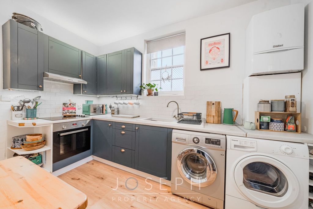 Property photo 2 of 23