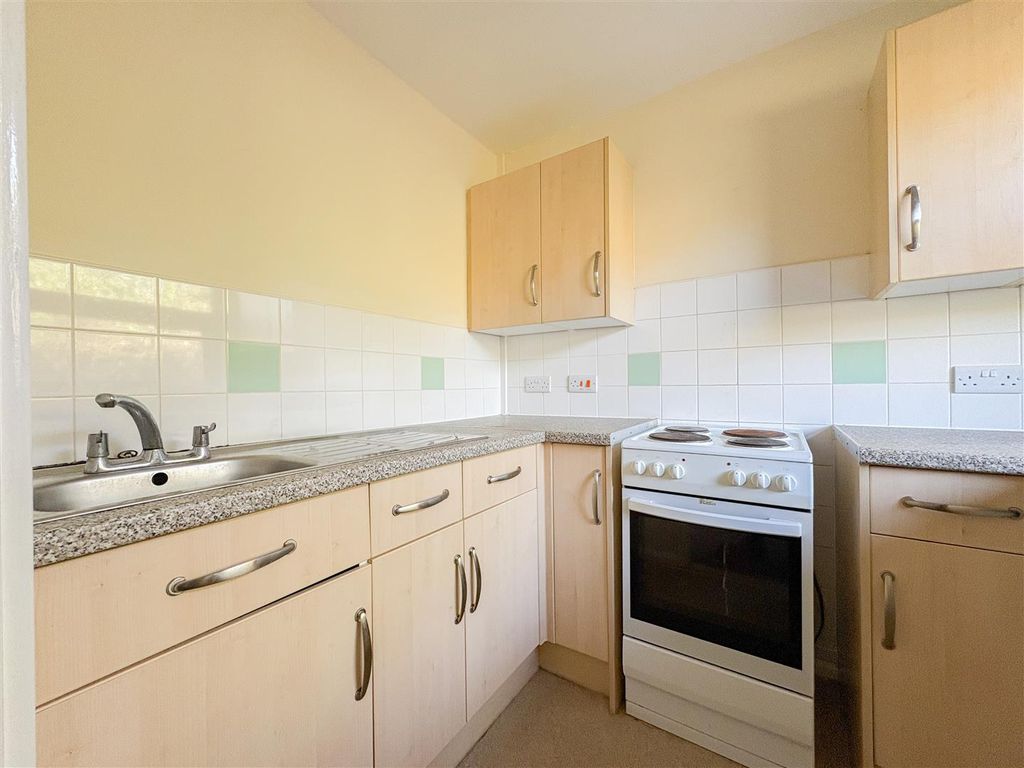 Property photo 3 of 17 Kitchen