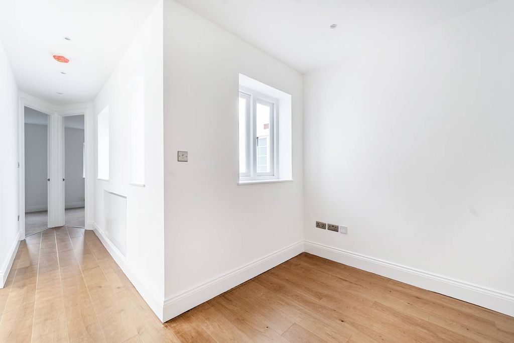 Property photo 3 of 32
