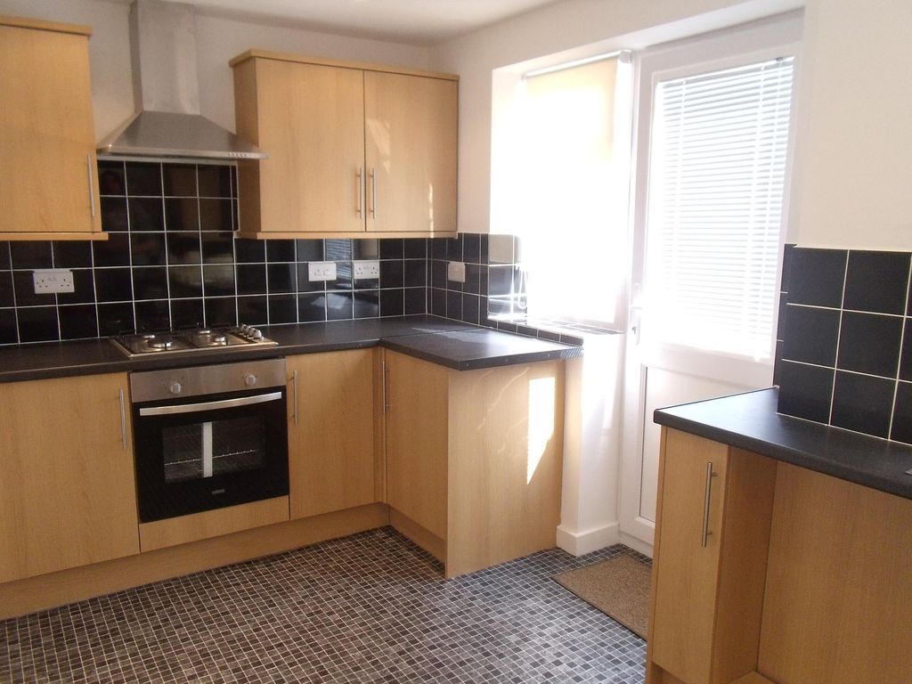 Property photo 2 of 8 Kitchen