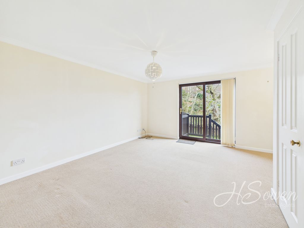 Property photo 3 of 13 Photo 6