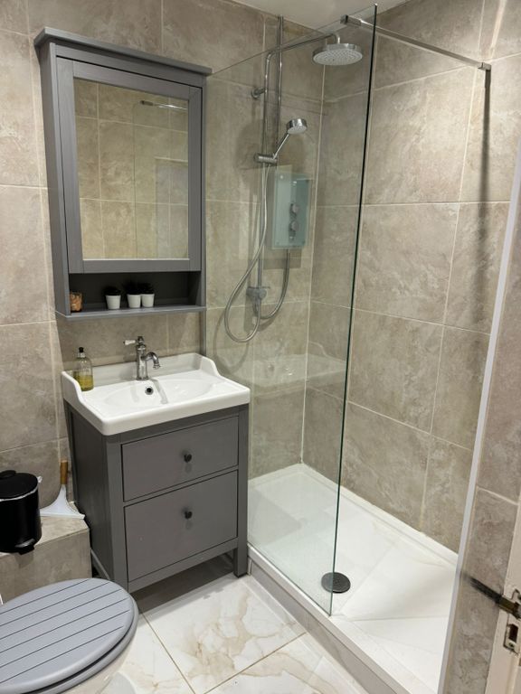 Property photo 3 of 8 Room