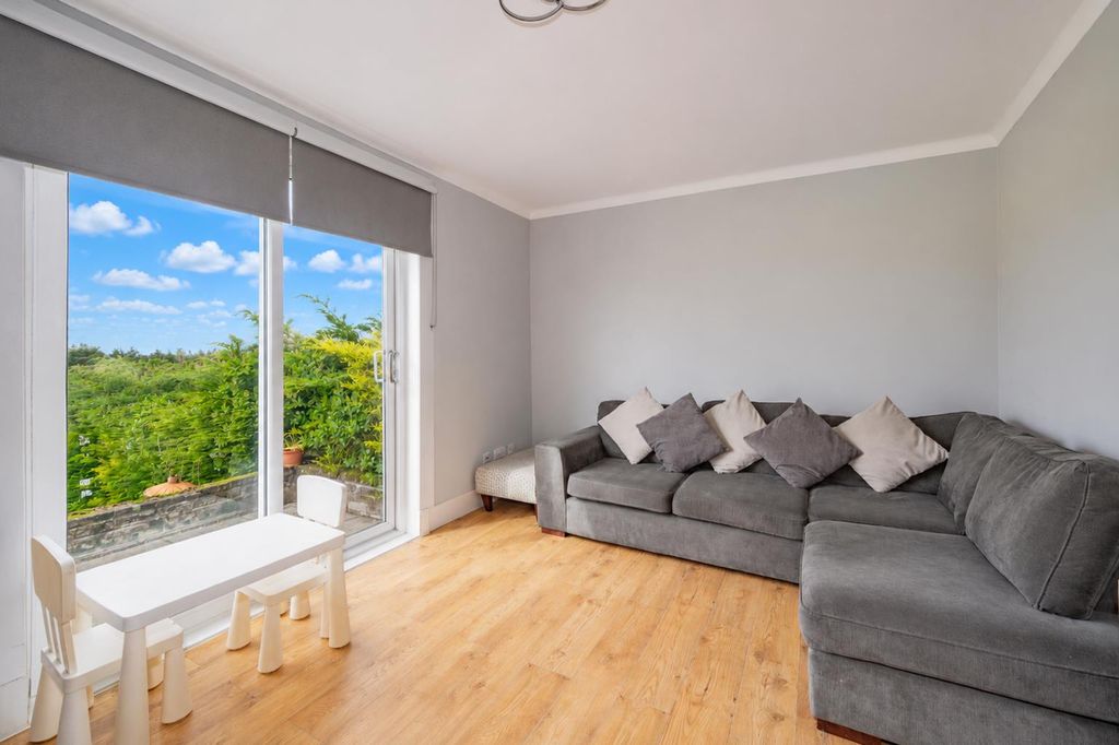 Property photo 2 of 25 Kinnaird Cottage Auchterhouse-4.Jpg