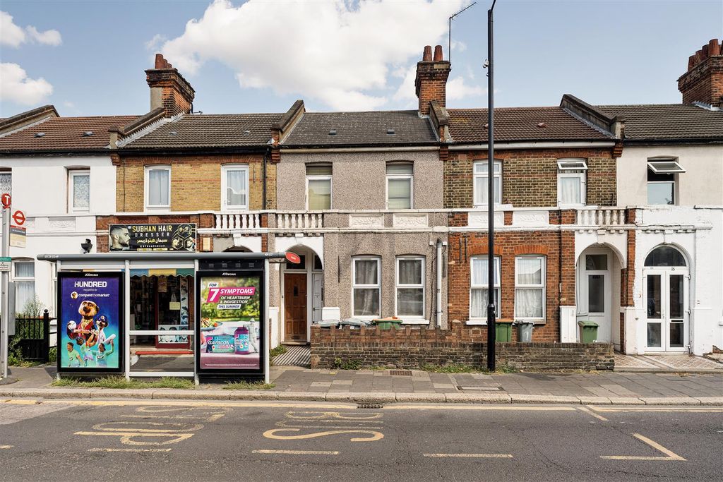 Property photo 1 of 15 Green Street, E7