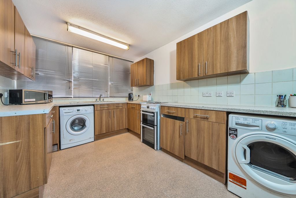 Property photo 2 of 6 Kitchen