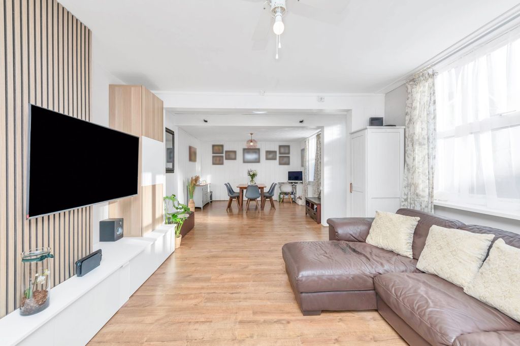 Property photo 2 of 29