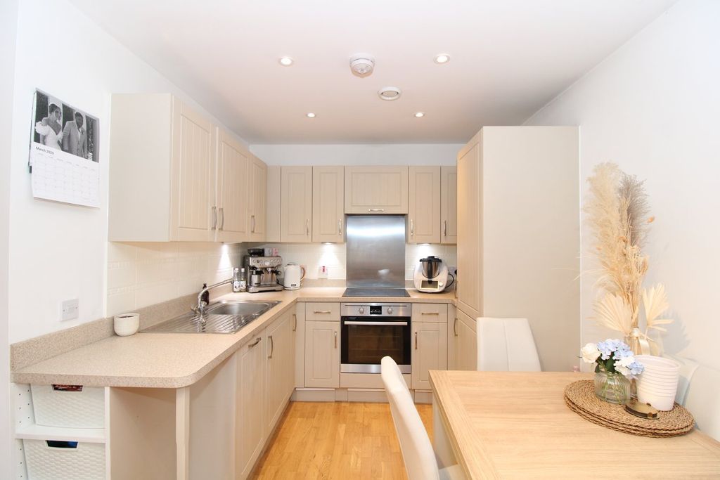 Property photo 2 of 17 Kitchen/Diner
