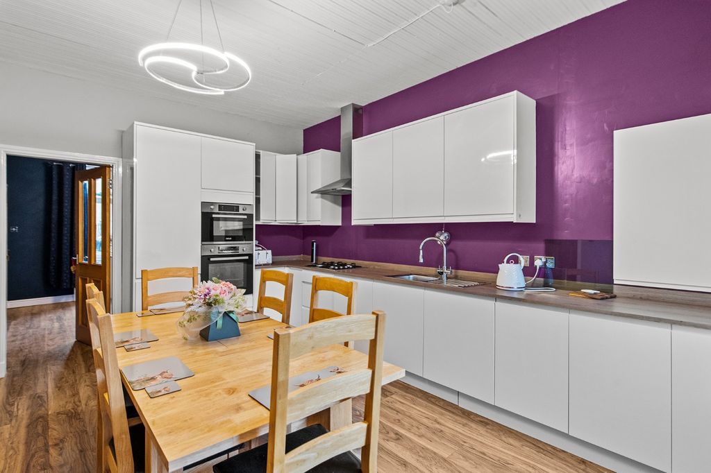 Property photo 3 of 22 4651275