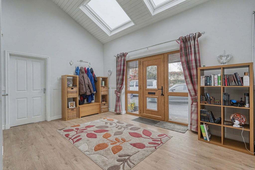 Property photo 3 of 39