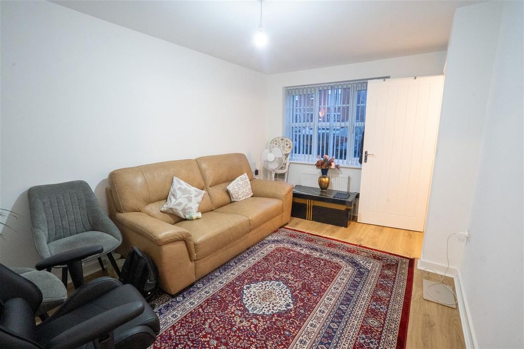 Property photo 2 of 10 Lounge