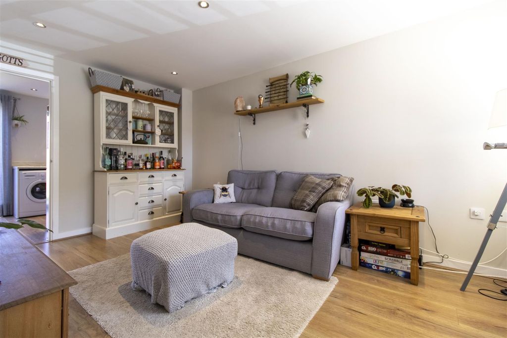 Property photo 3 of 8 8.Jpg