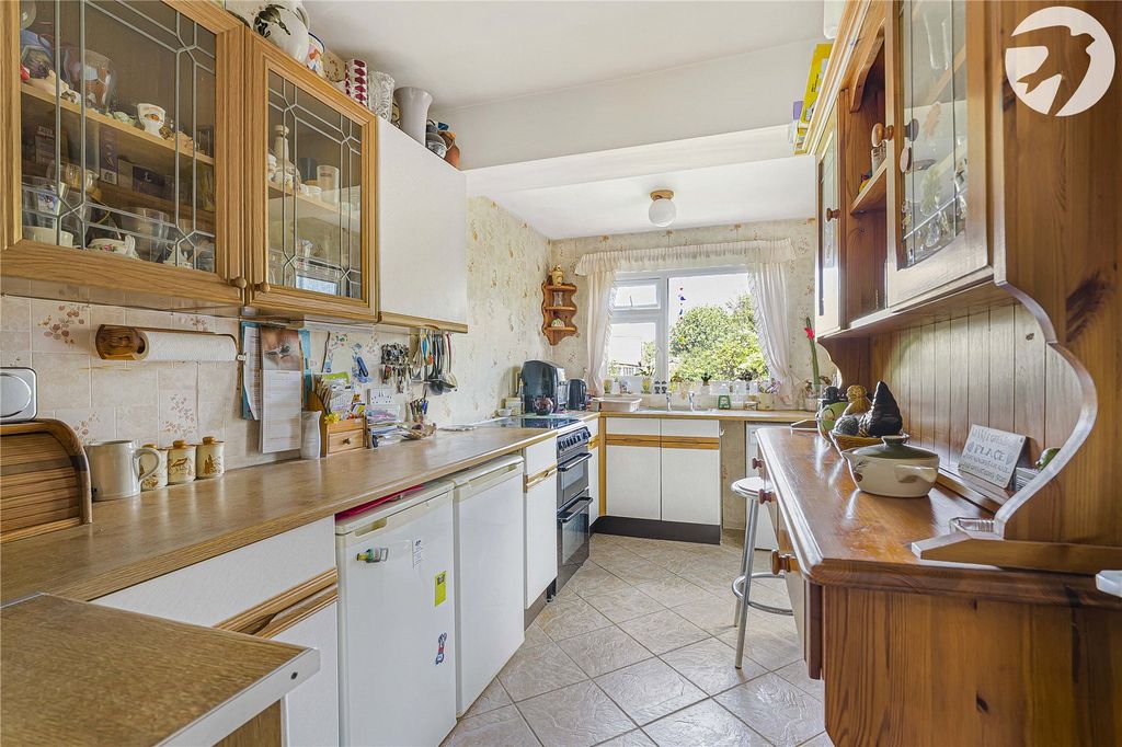 Property photo 3 of 32 Kitchen