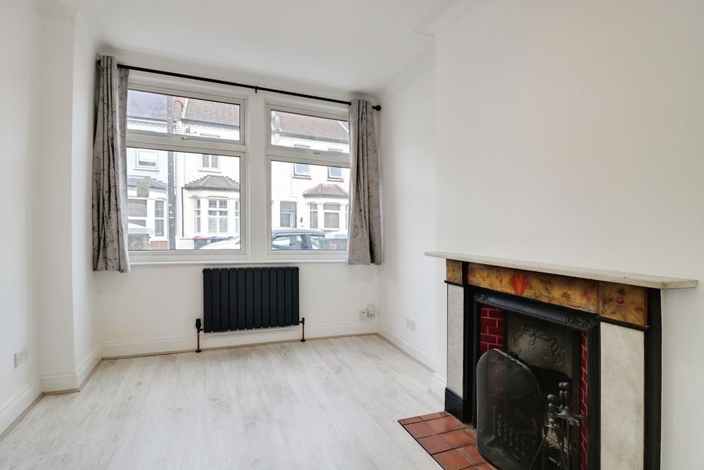 Property photo 3 of 27