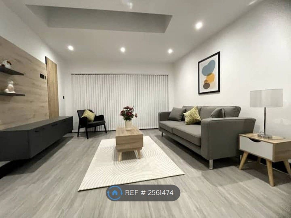 Property photo 1 of 31 Living Room