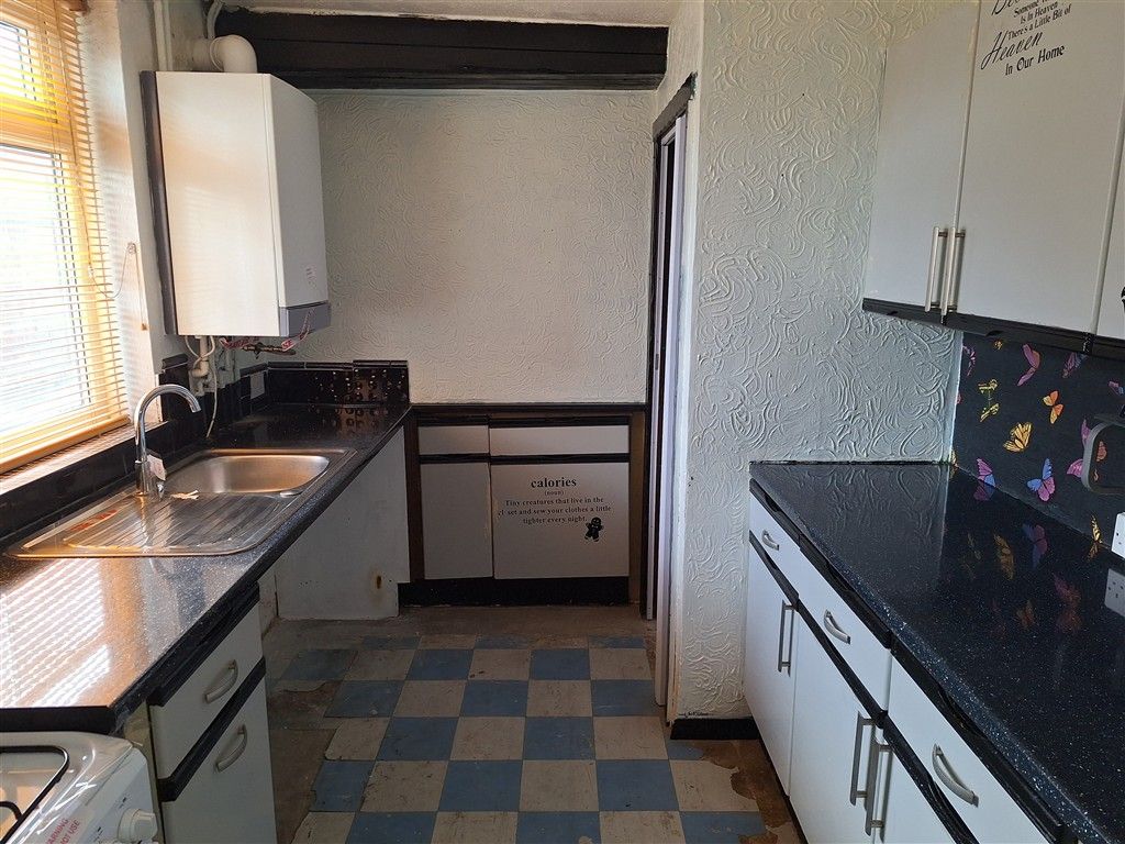 Property photo 2 of 11 Kitchen