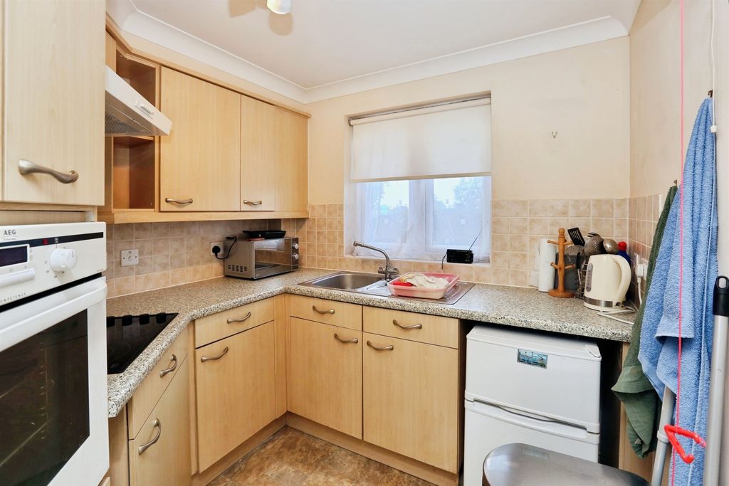 Property photo 2 of 14
