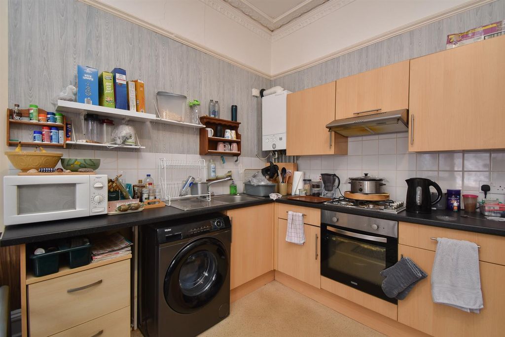 Property photo 2 of 9 Kitchen
