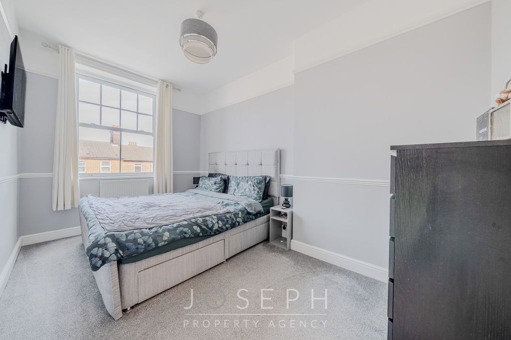Additional image 7 of 3 bed flat for saleFoxhall Road, Ipswich IP3