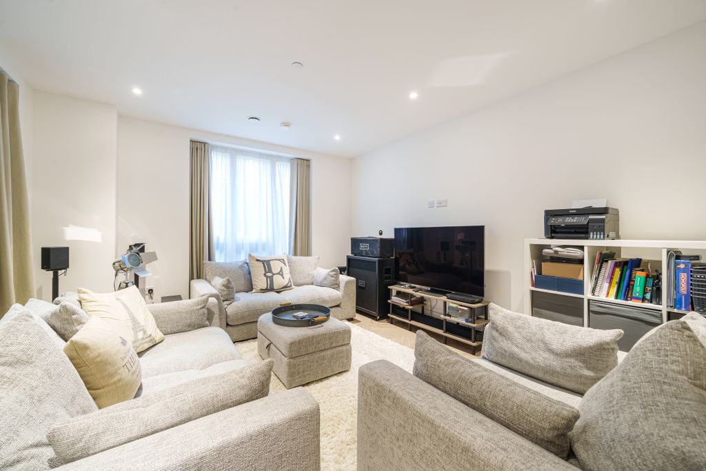 Additional image 6 of 3 bed flat for saleFellowes Rise, Winchester SO22