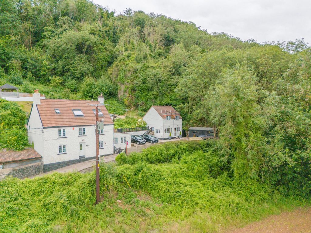 Property photo 1 of 32