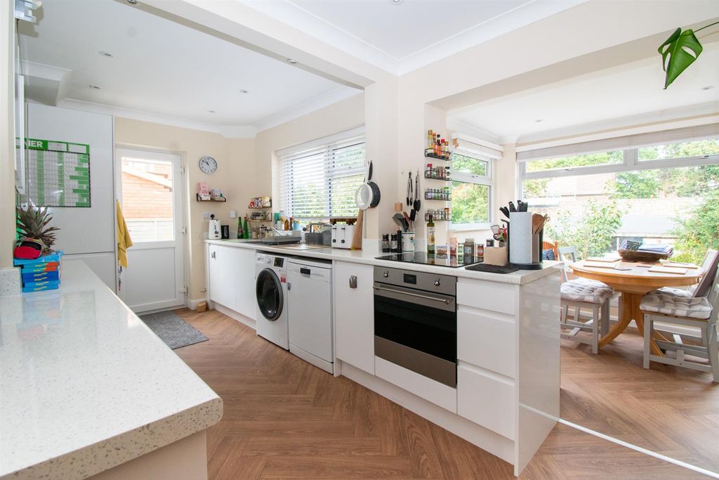 Property photo 3 of 18 Kitchen