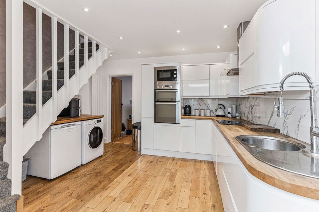 Property photo 2 of 27