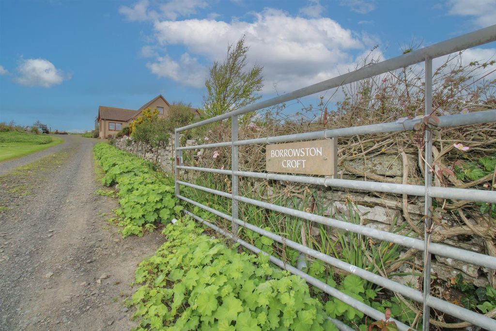 Property photo 3 of 46 Borrowston Croft