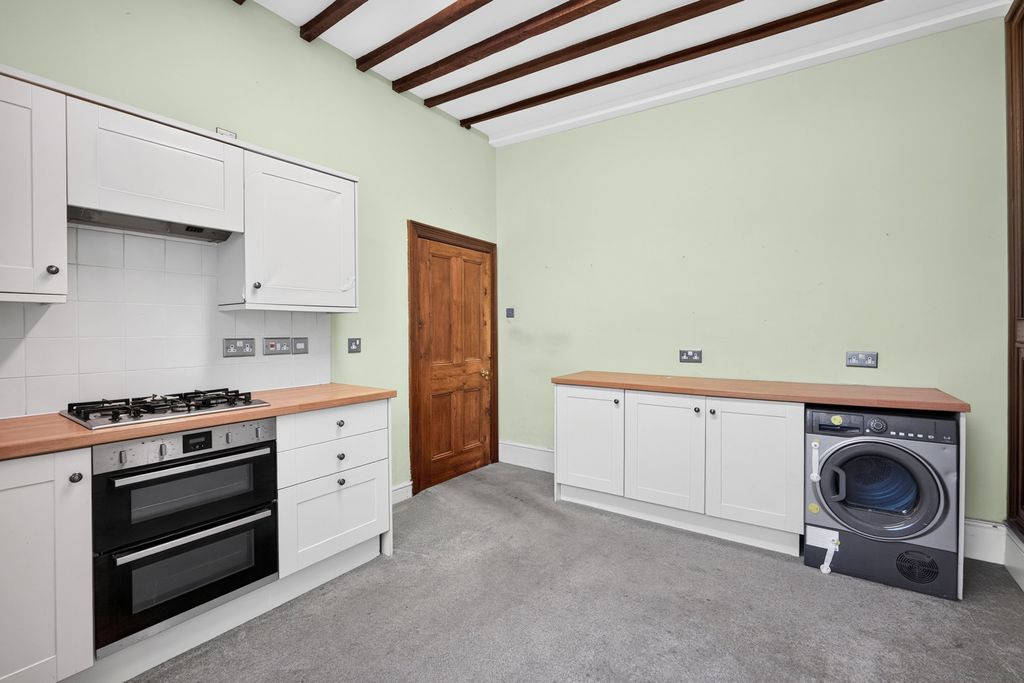 Property photo 3 of 19 Kitchen