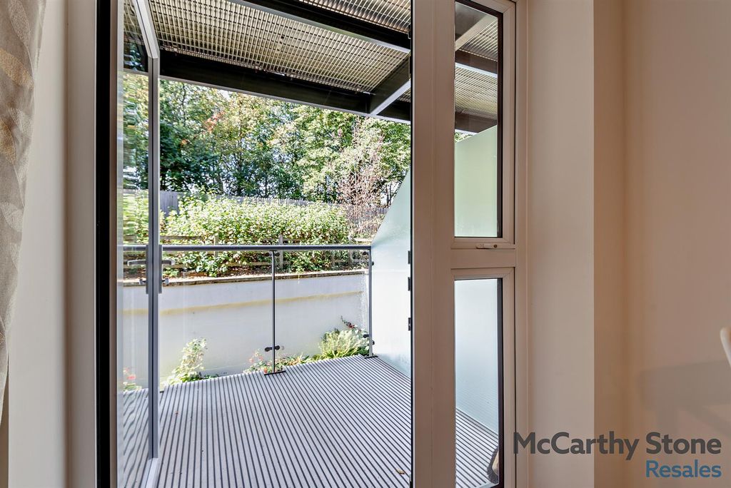 Property photo 3 of 40 8662396-Interior07-800.Jpg