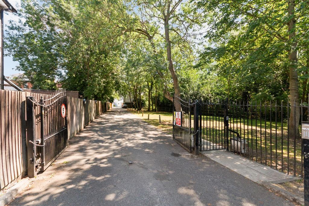 Property photo 2 of 10 Grove Mill